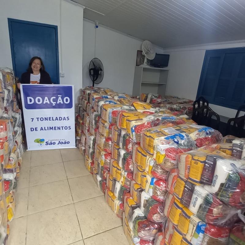 Instituição recebe doação de 7 toneladas de Alimentos da Farmácia São João